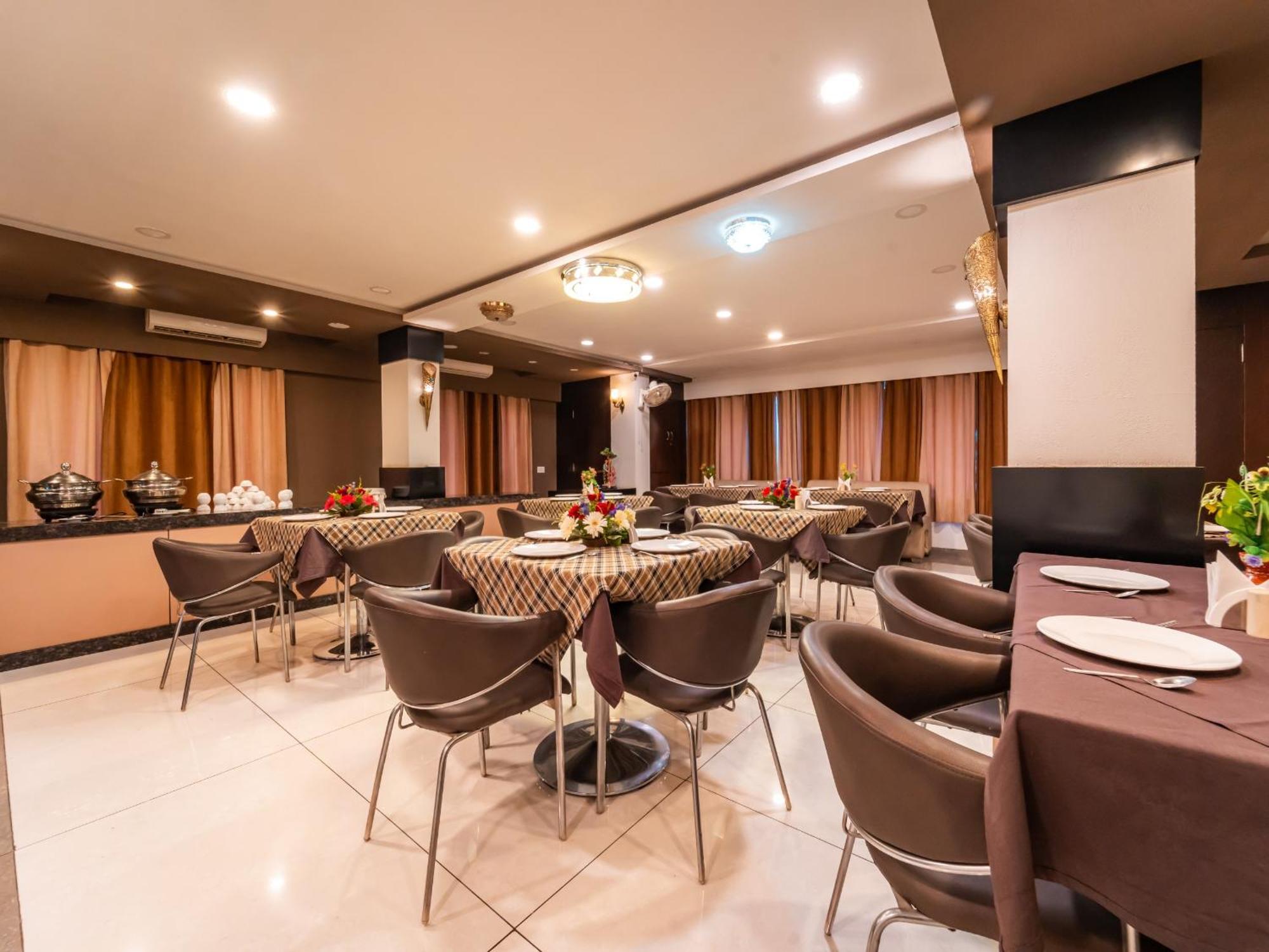 Hotel Signature Planet Индаур Экстерьер фото